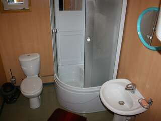 Гостиница Ботик Весково Двухместный номер с 2 двуспальными кроватями-3